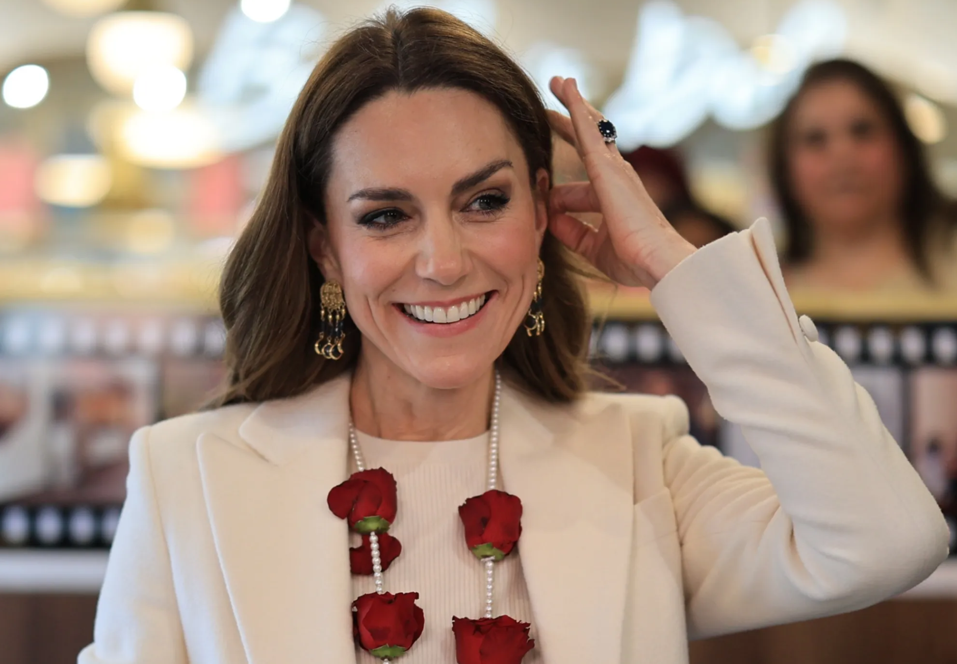 Станцевала босиком на индийском празднике: Кейт Миддлтон в Лестере Миддлтон, также, Уильям, принца, выбрала, Принцесса, время, бренда, надевала, честь, серьги, принцесса, этого, короля, после, принц, Уэльская, Карла, Лестер, центр