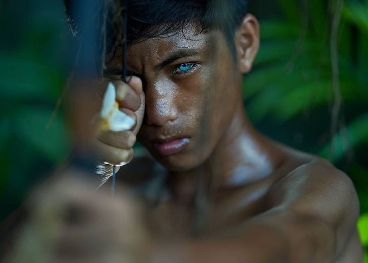 Как живёт уникальное племя бутунг — люди с «электрическими» глазами бутунг,племена,этнография