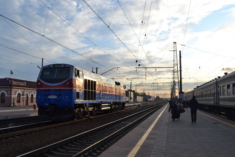 Поезд до петропавловск казахстан. Петропавловск поезд. Поезд 623. Омск.Узбекистан.поезд. Железная дорога в Ташкент из Петропавловска.