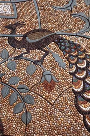 Декор из гальки. Смотрится красиво, но как долго и кропотливо это делали! handmake,поделки для сада,поделки своими руками,разное