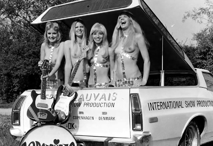 Как женщины пели на сцене с обнаженной грудью. История музыкальных топлес-групп Как женщины пели на сцене с обнаженной грудью. История музыкальных топлес-групп девушки