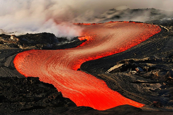 Вряд ли вам удастся убежать от потока вулканической лавы. 5 коротких фактов о природе