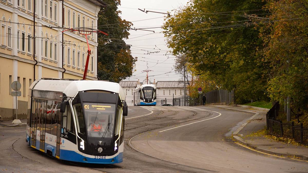 Трамваи пяти маршрутов задерживаются на востоке Москвы