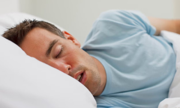 Ученые Гарварда развеяли миф про 8-часовой сон. Сколько нужно спать на самом деле?