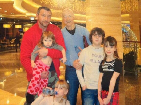 Георгий Дрозд с сыном и внуками