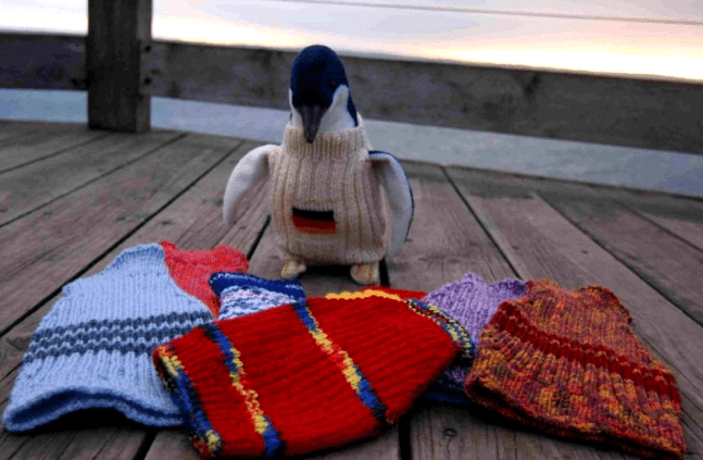 109-летний австралиец вяжет мини-свитера, которые спасают жизнь тысячам пингвинов вязание,рукоделие