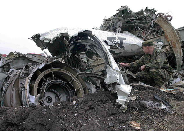На месте падения самолета Ту-154 в поселке Каменск-Шахтинский в 138 км от Ростова-на-Дону, потерпевшего катастрофу 24 августа 2004 года РИА Новости