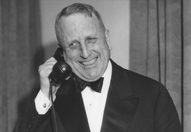 История о том как американская бандитская семья Херст - первых медиамагнатов Америки и родоначальников фейк-ньюз , спровоцировала войну между США и Испанией .Семейка Hearst - война ,бандитизм, ложь и деньги . История о том как американская бандитская семья Херст - первых медиамагнатов Америки и родоначальников фейк-ньюз , спровоцировала войну между США и Испанией .Семейка Hearst - война ,бандитизм, ложь и деньги . геополитика,история