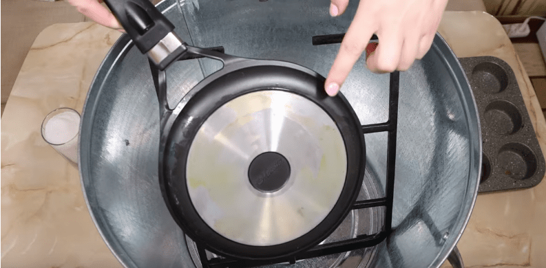 2 стакана простого средства и вы без труда отмоете даже застарелый жир и многолетний нагар. И никакой химии