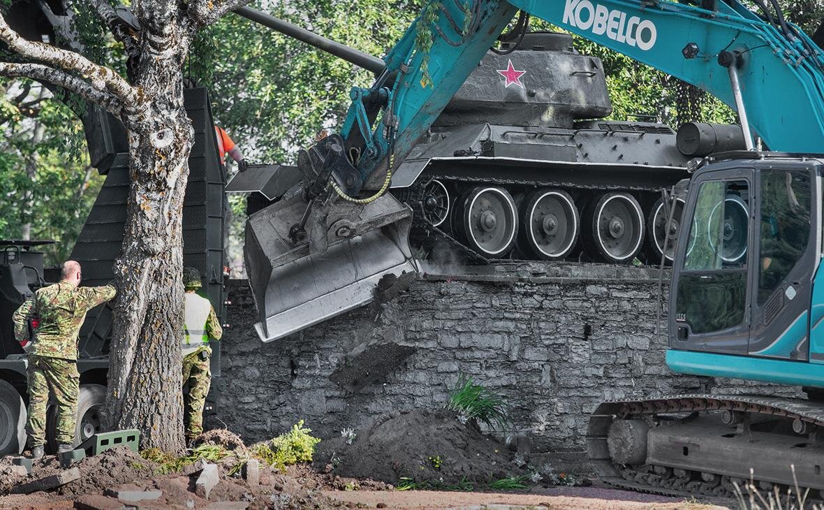 демонтаж памятника в Нарве