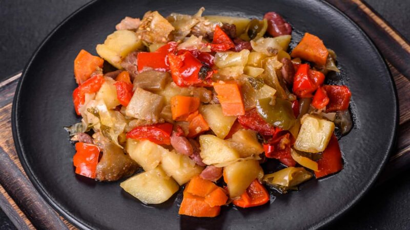 Готовлю овощное рагу только так. Всегда получается безумно вкусно, а еще это блюдо имеет несколько названий, напримерв Испании Писто Мончего можно, также, чтобы, Манчего, готовить, вкусное, очень, добавить, подавать, перец, приготовить, рататуй, помидоры, овощи, медленном, баклажаны, кабачки, просто, вместе, блюдо