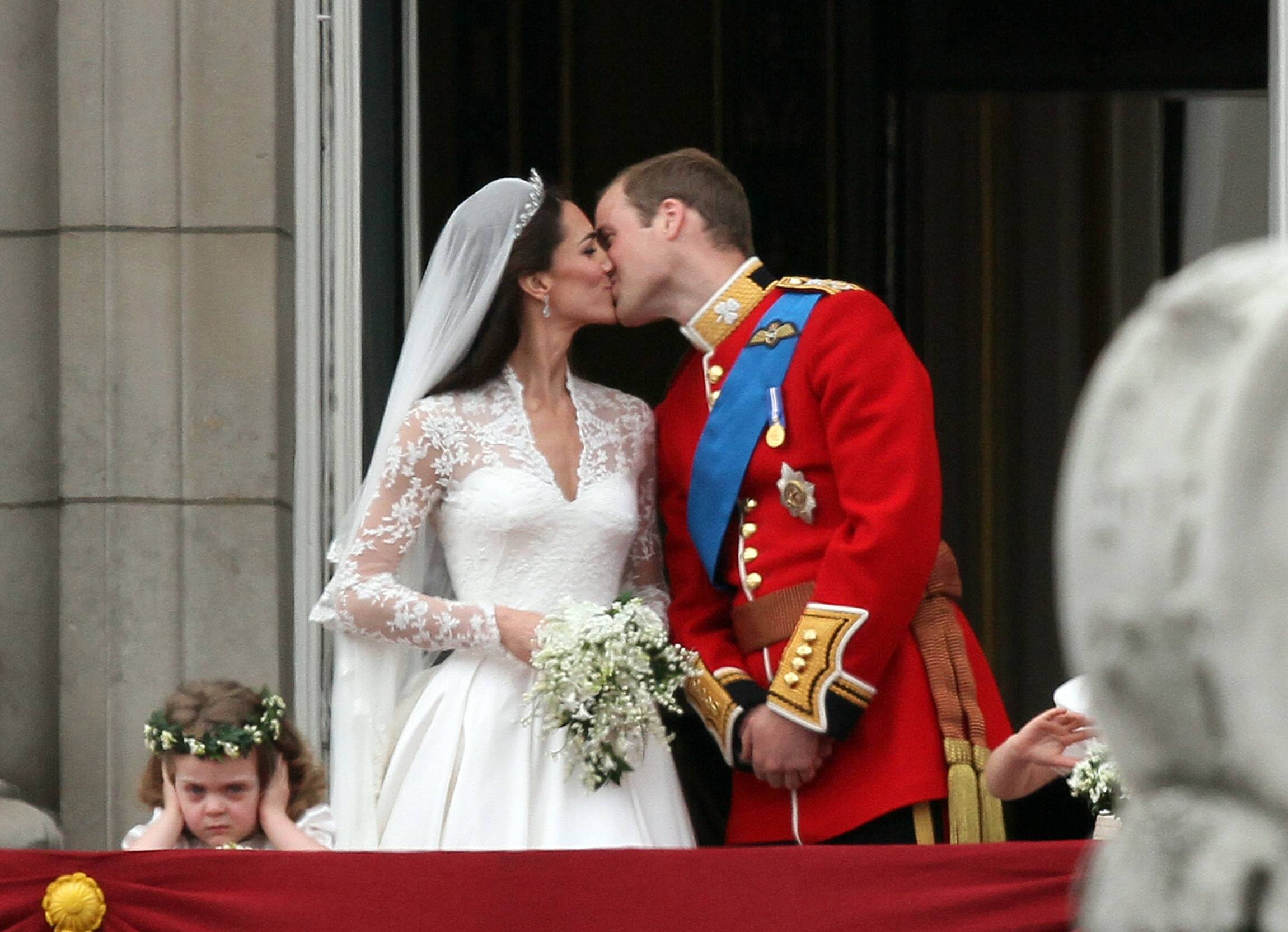 Кейт Миддлтон и принц Уильям опубликовали пугающее фото в годовщину свадьбы