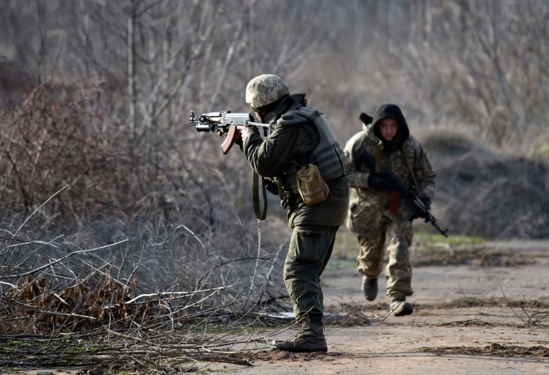 Донбасс сегодня: «правосеки» грабят передовые склады ВСУ, националисты готовятся воевать
