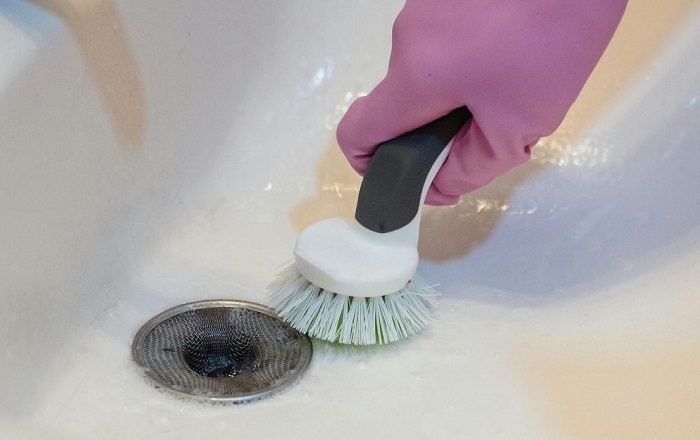 Как почистить ванну за пару минут, не сгибаясь в три погибели