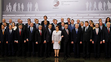 Совместное фото лидеров ЕС на саммите "Восточное партнерство" в Риге, Латвия