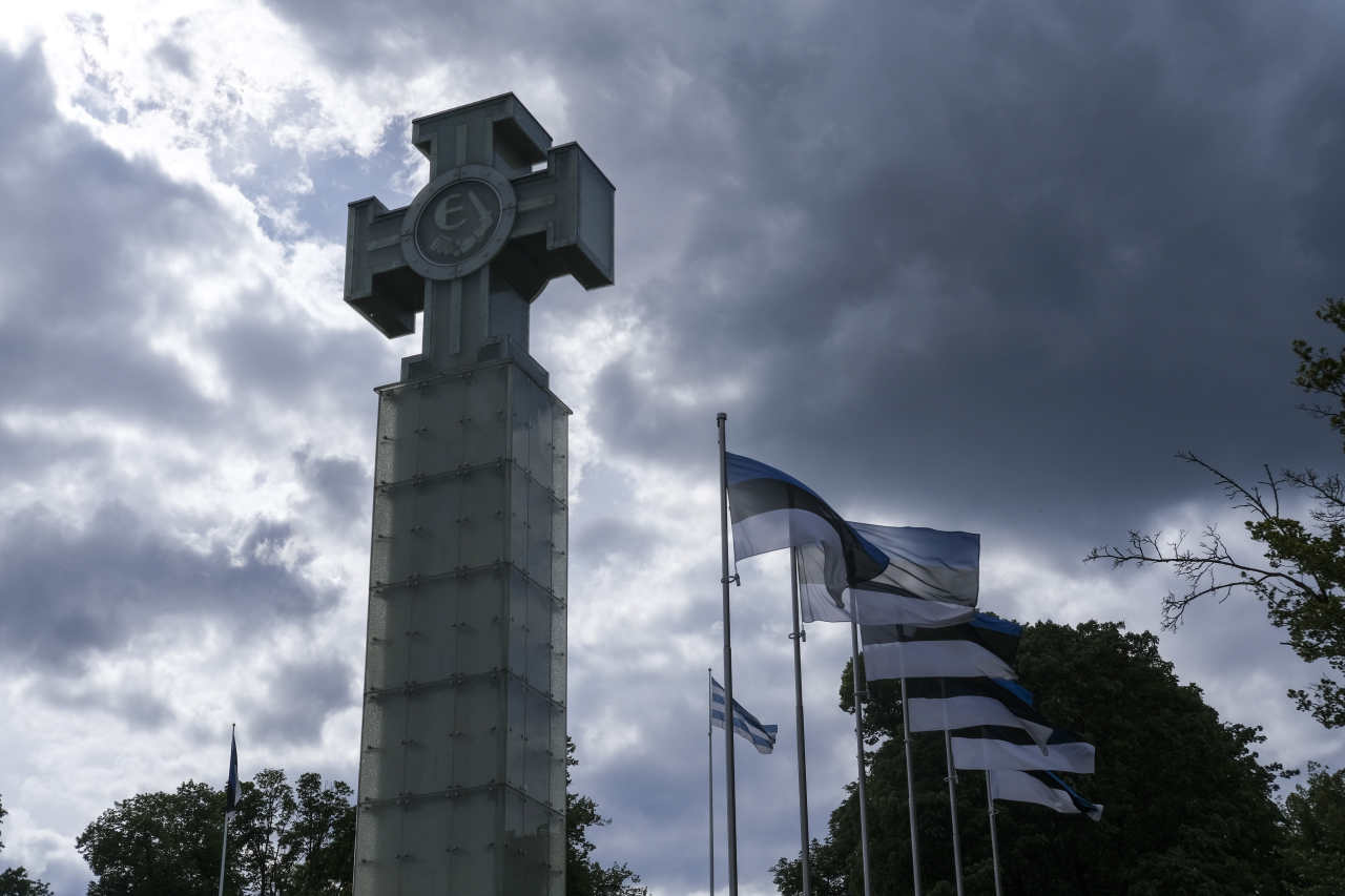 Эстонцы установили мемориал пособникам Гитлера: Специально хранили до 