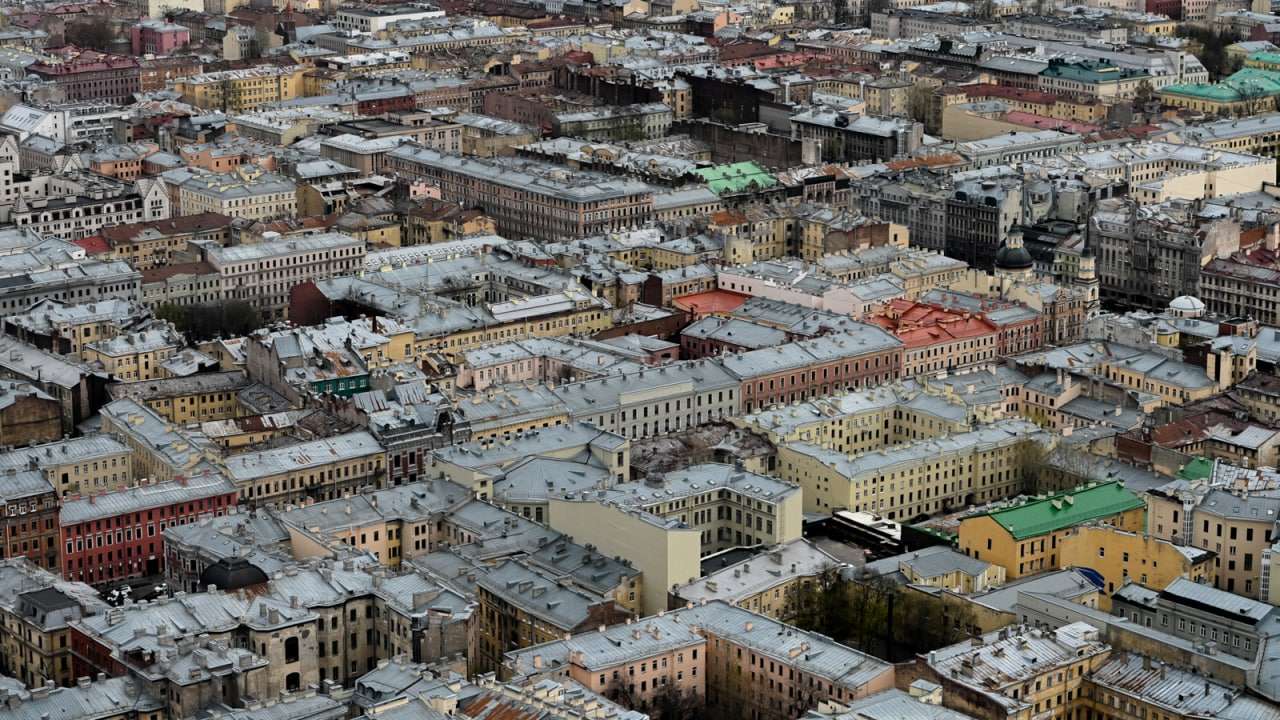 «Особые условия»: как в Петербурге увеличилась пропасть между доходами чиновников и населения Общество