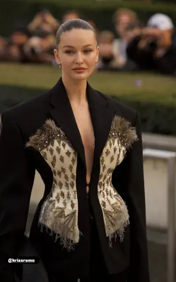 Кристина Романова, Оксана Бондаренко, жена главы Газпромбанка Даша Попова и экс-супруга беглого банкира Татьяна Корсакова на показе Schiaparelli instagram (инстаграм),социальная сеть,isabel marant,saint laurent,андрей акимов,Андрей Бородин,банк,город москва,белой дачи,вита клац,владимир цыганов,Владислав Доронин,Газпромбанк,г,Москва [1405113],дарья бондаренко,дарья лисиченко,дарья попова,даур каролин,Диана Крюгер,Елена Перминова,Ирина Шейк,кристина романова,марка эйдельштейна надя ли коэн,оксана бондаренко,татьяна корсакова,ферраньи кьяра,ханна леони