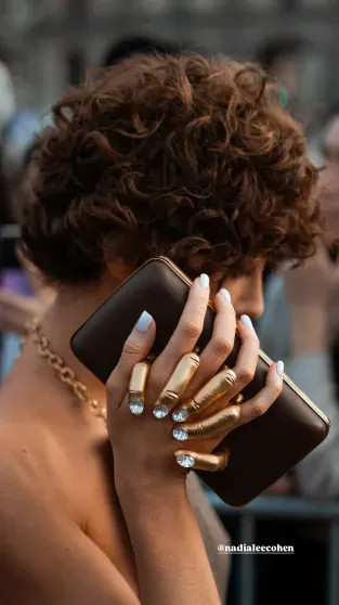 Кристина Романова, Оксана Бондаренко, жена главы Газпромбанка Даша Попова и экс-супруга беглого банкира Татьяна Корсакова на показе Schiaparelli instagram (инстаграм),социальная сеть,isabel marant,saint laurent,андрей акимов,Андрей Бородин,банк,город москва,белой дачи,вита клац,владимир цыганов,Владислав Доронин,Газпромбанк,г,Москва [1405113],дарья бондаренко,дарья лисиченко,дарья попова,даур каролин,Диана Крюгер,Елена Перминова,Ирина Шейк,кристина романова,марка эйдельштейна надя ли коэн,оксана бондаренко,татьяна корсакова,ферраньи кьяра,ханна леони