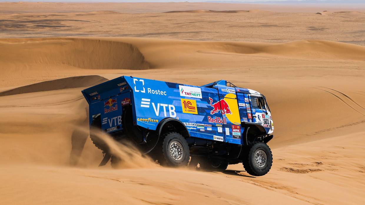 Гонщик «КАМАЗ-мастер» Сотников прокомментировал победу на «Дакаре»