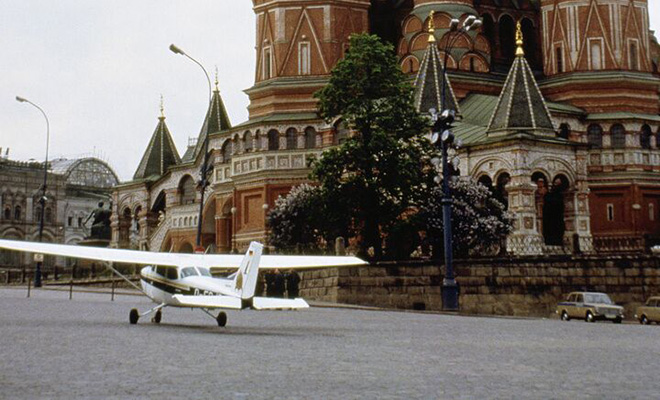 Как сложилась судьба немецкого летчика, который приземлился прямо на Красную площадь в 1987 году г,Москва [1405113],Культура