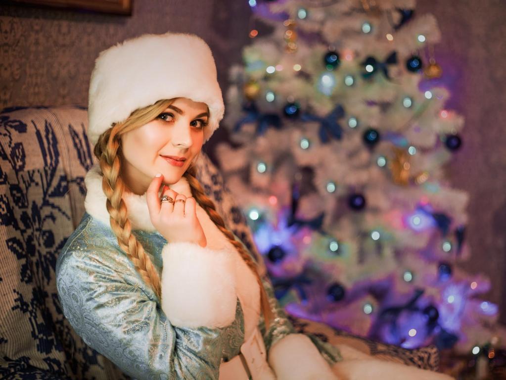 Милые снегурочки. Милые снегурочки. Девушка санта. Милые снегурочки. Милая снегурочка.
