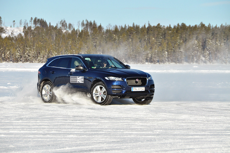 Пять причин отправиться в зимнюю школу вождения Jaguar Land Rover. Фото 3