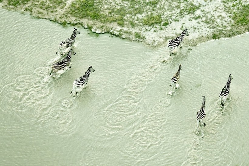 Невероятной красоты воздушные фотографии Ботсваны и Исландии 