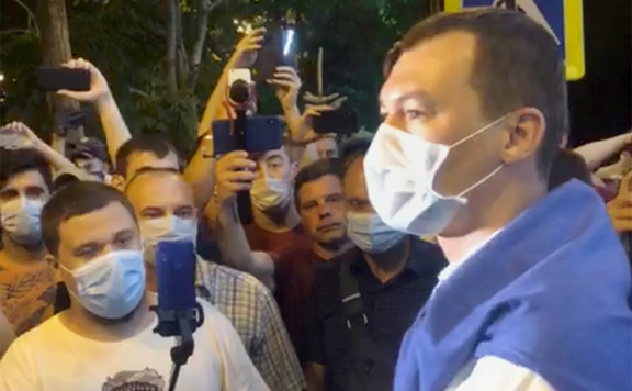 "Москва все услышала": Дегтярев впервые вышел к митингующим