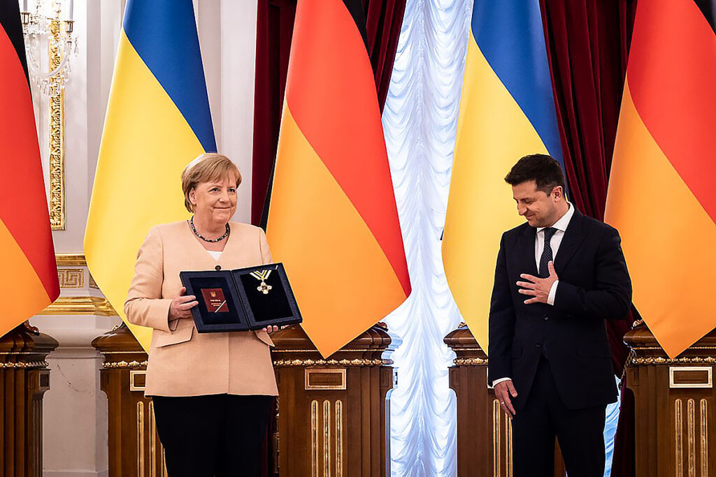 Зеленский: Меркель остановила «вторжение России» на Украину