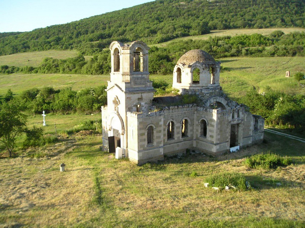 Монастырь святого луки. Храм Святого Луки Бахчисарайский район. Храм село лаки Бахчисарайский район. Монастырь лаки Бахчисарай. Лаки Крым Бахчисарайский район монастырь.