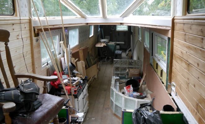 Парню не хватало денег на квартиру и тогда он купил старую баржу. Друзья посмеивались, но через 8 недель он вывел на воду настоящий дом Парню не хватало денег на квартиру и тогда он купил старую баржу. Друзья посмеивались, но через 8 недель он вывел на воду настоящий дом Культура