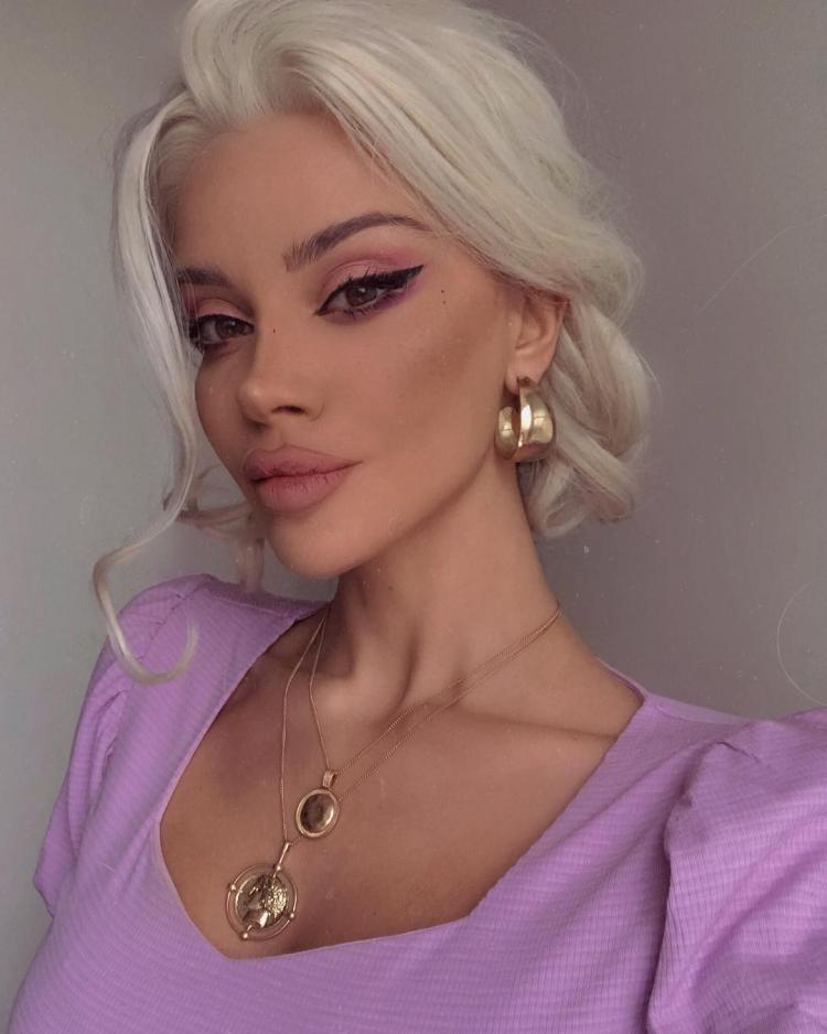 Знакомьтесь, это – Расалия Милена. И её фото бьют все рекорды в Instagram Знакомьтесь, это – Расалия Милена. И её фото бьют все рекорды в Instagram