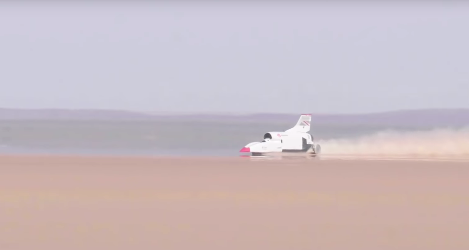Разгон сверхзвукового автомобиля до более чем 1 000 км/ч: 360-градусное видео