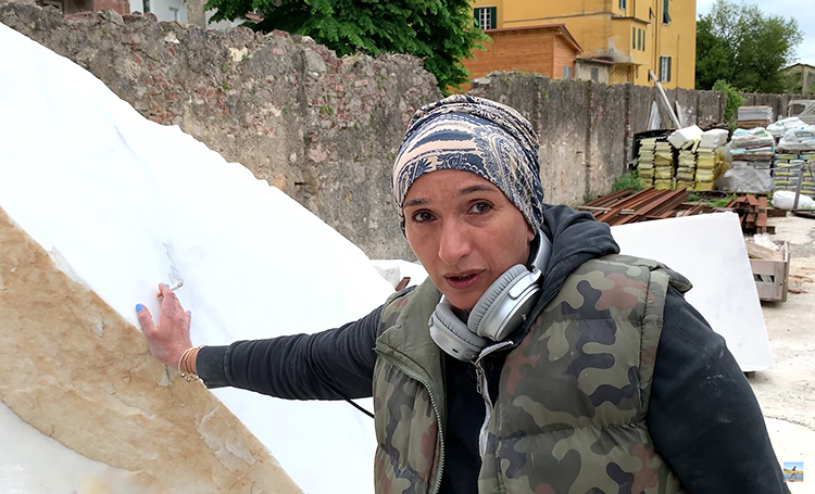 Айдан выйдет на улицу. Айдан Таировна Салахова. Айдан галерея. Айдан Азербайджан. Бабушка айдан Салаховой.