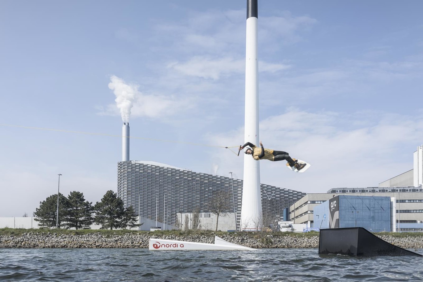 Завод по переработке отходов в энергию с развлекательной инфраструктурой в Копенгагене