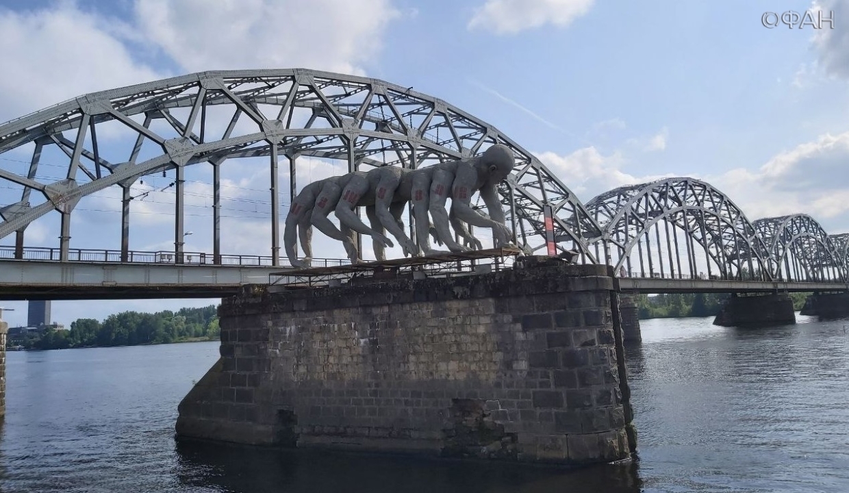 Рига — европейская столица ям, скромной зарплаты и грусти. Колонка Голоса Мордора Рига — европейская столица ям, скромной зарплаты и грусти. Колонка Голоса Мордора Весь мир