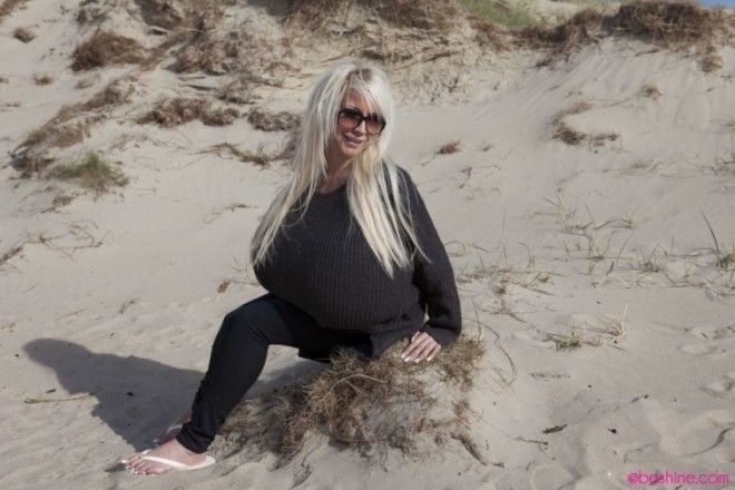 Майра Хиллс – обладательница самой большой силиконовой груди в мире 