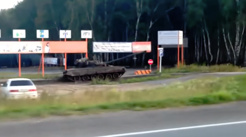 Эффектная погоня танков по бездорожью удивила пользователей сети Эффектная погоня танков по бездорожью удивила пользователей сети