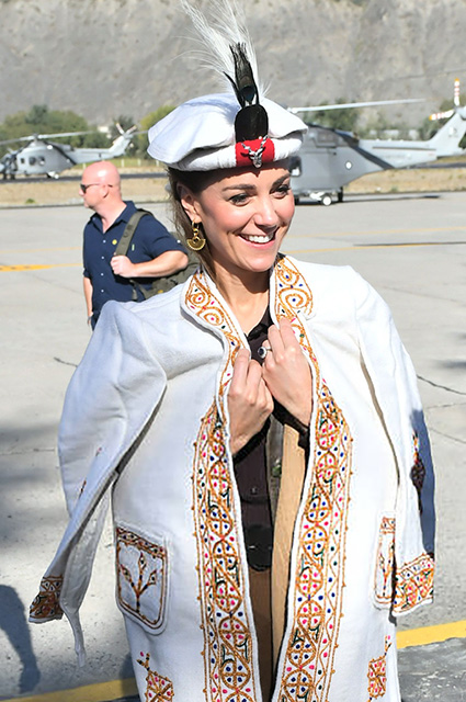 Кейт Миддлтон и принц Уильям прибыли на границу с Афганистаном Монархии