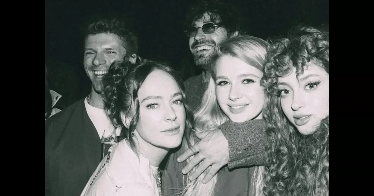 Аглая Тарасова с экс-бойфрендом Антоном Филипенко и его новой девушкой, Ольга Сутулова, Сергей Жуков с женой и дочерью посетили вечеринку в Москве