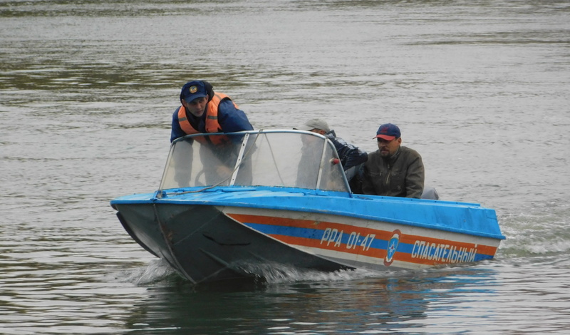 Двух пропавших рыбаков продолжают разыскивать в Карелии