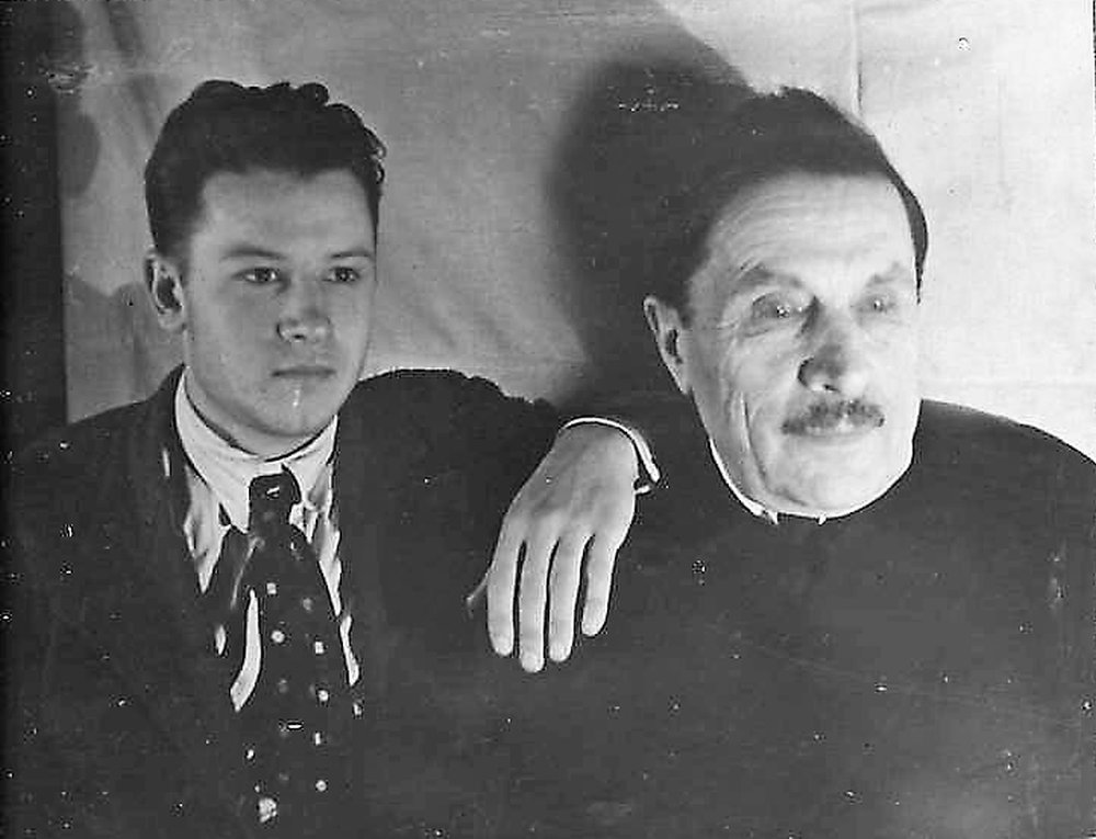 Дмитрий Ильич с приемным сыном Владиком. 1937 год. / из личного архива автора