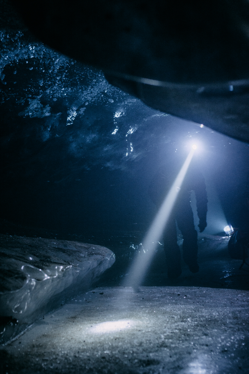 Опасная красота: Ледник Богдановича, Октябрьская пещера. Ледяная стена гор Алматы. Спуск в пещеру Опасная красота: Ледник Богдановича, Октябрьская пещера. Ледяная стена гор Алматы. Спуск в пещеру