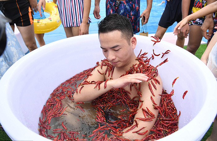 В Китае прошло соревнование по поеданию острого перца
