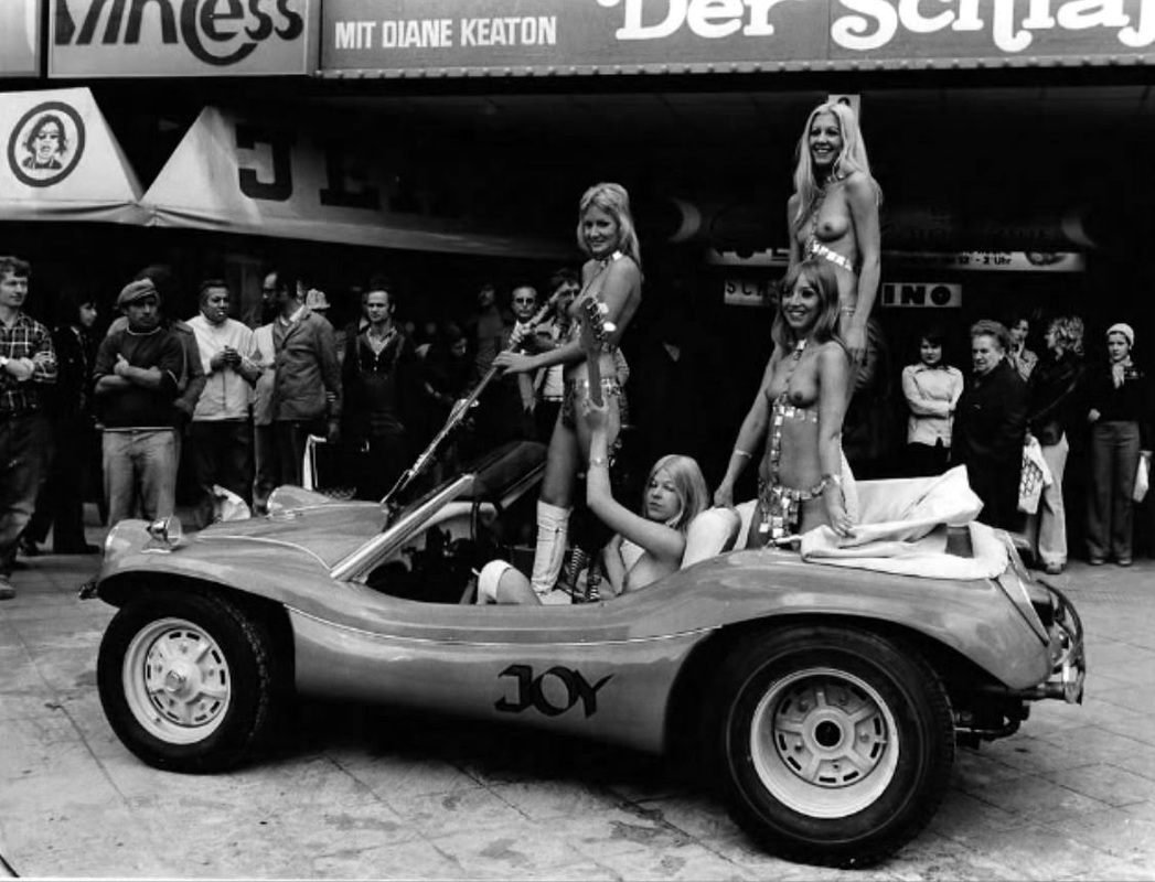 Как женщины пели на сцене с обнаженной грудью. История музыкальных топлес-групп Как женщины пели на сцене с обнаженной грудью. История музыкальных топлес-групп девушки