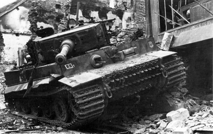 Из-за чего у немецких подбитых танков «Тигр» пушки направлены вниз авто и мото,автоновости,военная техника