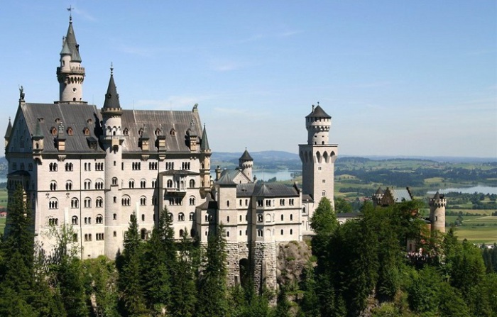 Одини из самых известных замков на Земле.