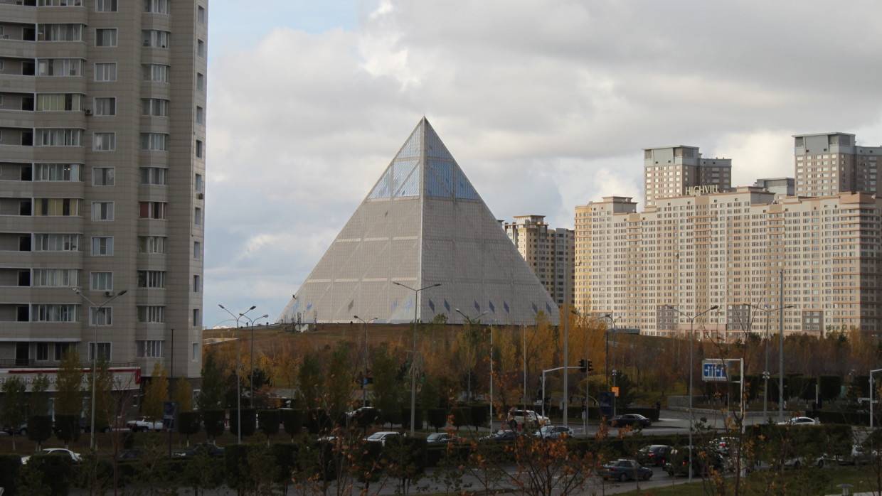 Посольство Узбекистана вывезло на родину 35 студентов из Казахстана