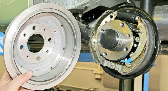 История становления и развития автомобильных тормозных систем История становления и развития автомобильных тормозных систем Автомобили